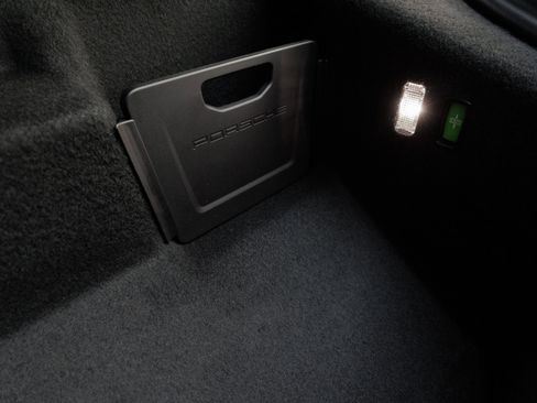 Used 2025 Porsche Macan 4S Electric image 40