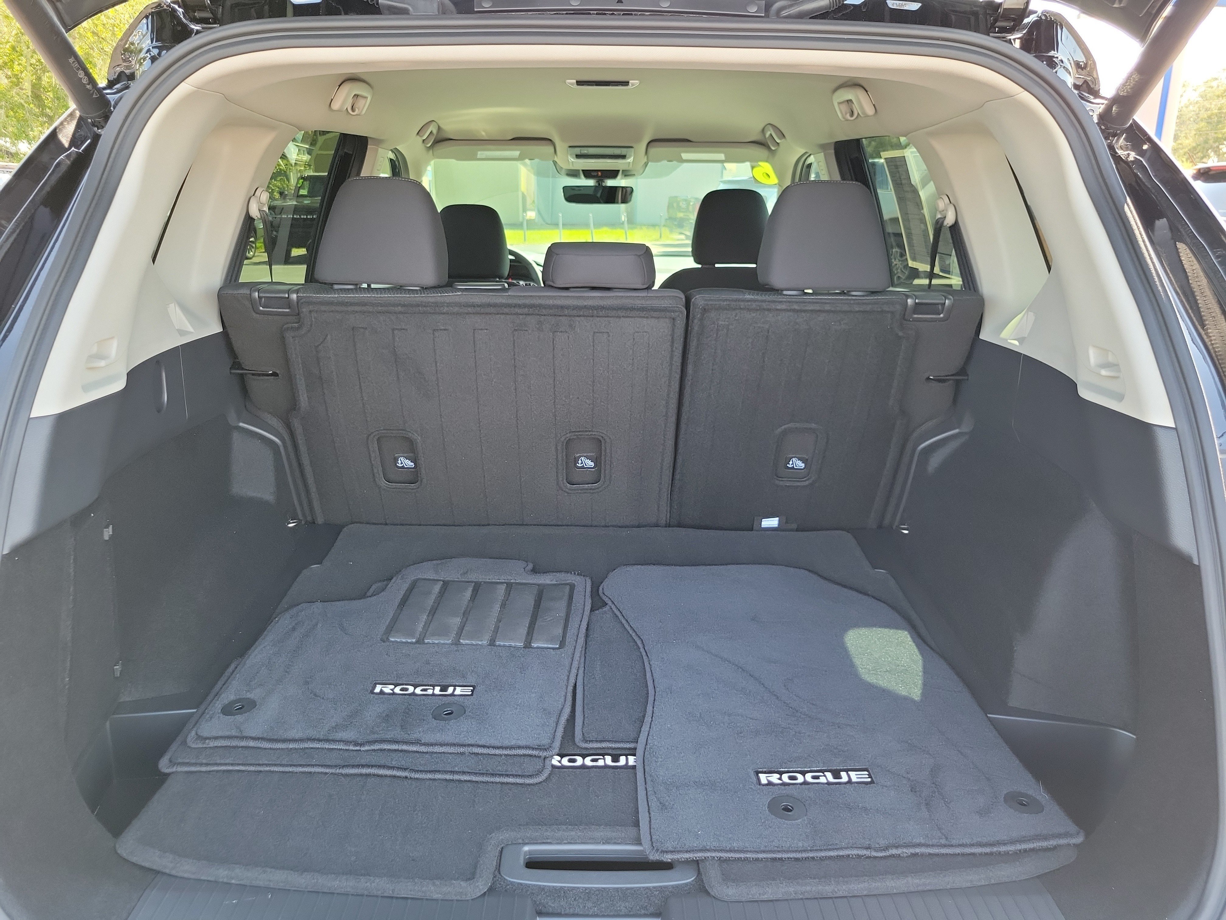 Used 2026 Nissan Rogue SV FWD image 25