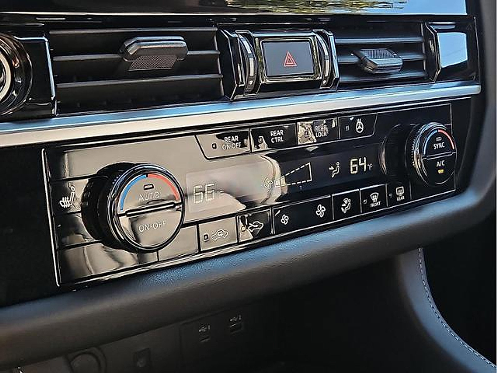 Used 2023 Nissan Pathfinder SL w/ SL Premium Package AWD/4WD image 16