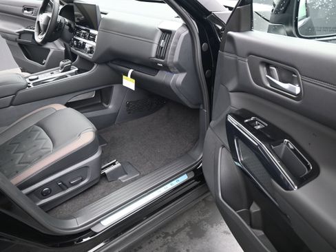 New 2026 Nissan Pathfinder Platinum AWD/4WD image 22