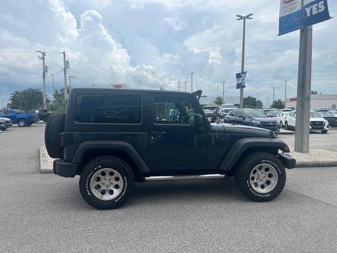 Used 2017 Jeep Wrangler Sport AWD/4WD image 7