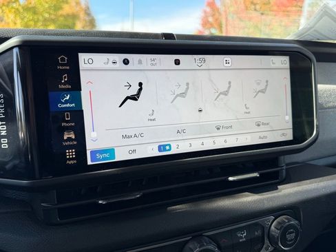 New 2025 Jeep Gladiator Sport image 21