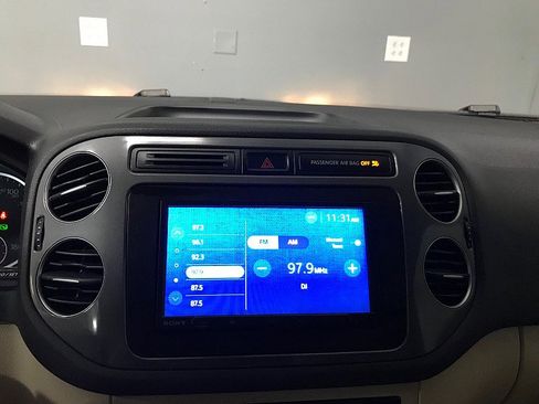 Used 2017 Volkswagen Tiguan S image 27