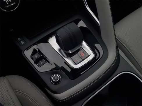 Used 2024 Jaguar E-PACE R-Dynamic SE image 24