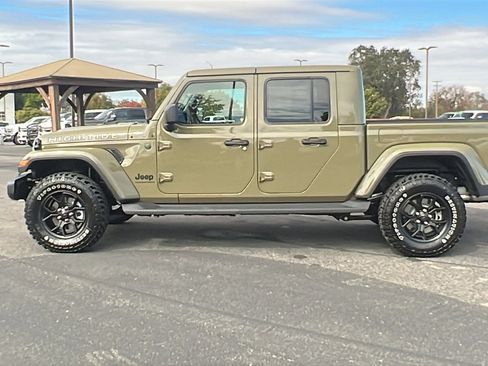 New 2025 Jeep Gladiator Sport image 6