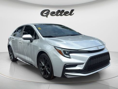 Used 2024 Toyota Corolla SE FWD image 3