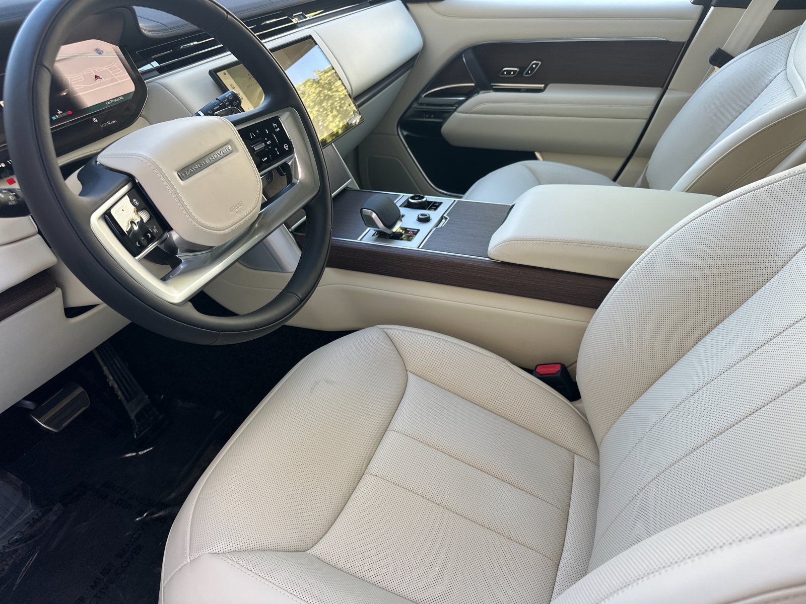 New 2027 Land Rover Range Rover Long Wheelbase SE AWD/4WD image 10