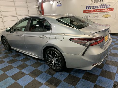 Used 2024 Toyota Camry SE image 4
