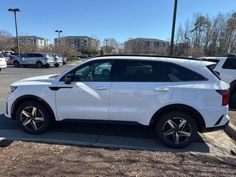 Used 2022 Kia Sorento S w/ Panoramic Sunroof Package image 4
