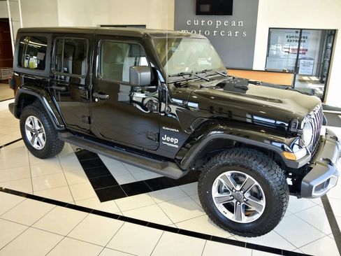 Used 2022 Jeep Wrangler Unlimited Sahara w/ Dual Top Group AWD/4WD image 7