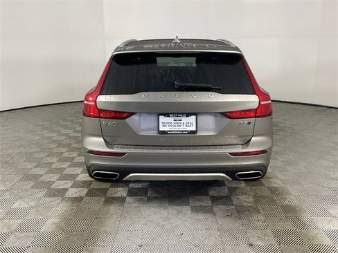 Used 2020 Volvo V60 T5 Cross Country image 15