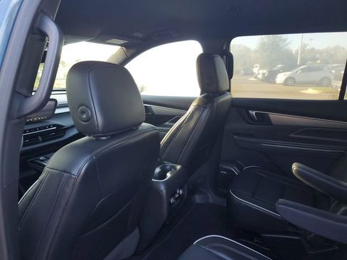 Used 2026 Buick Enclave Preferred image 9