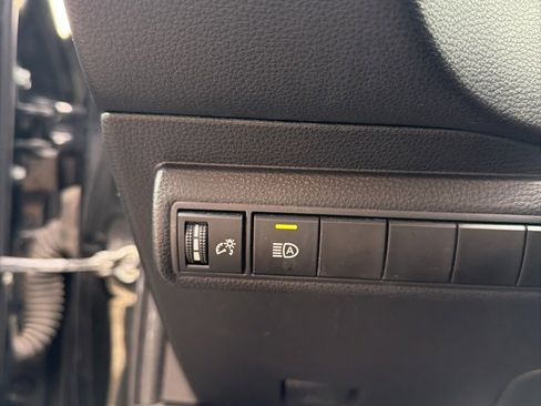 Used 2021 Toyota Corolla LE image 18