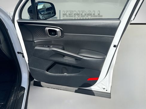 Used 2023 Kia Sorento S image 32