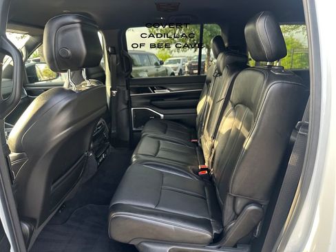 Used 2023 Jeep Wagoneer L Series II image 24