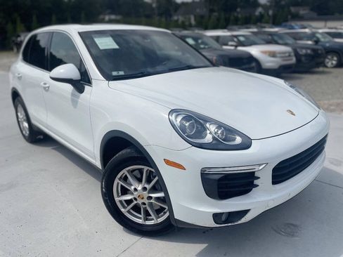 Used 2016 Porsche Cayenne AWD/4WD image 3