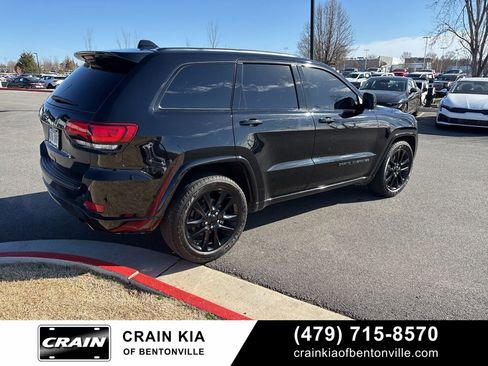 Used 2019 Jeep Grand Cherokee Altitude image 3