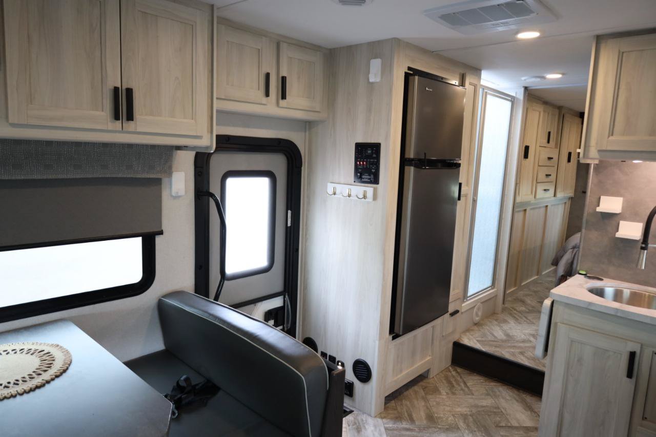 Used 2022 Ford E-450 and Econoline 450 Super Duty w/ Motorhome Prep Package RWD image 16
