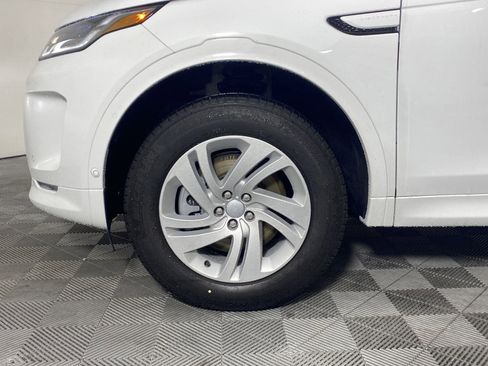 Used 2025 Land Rover Discovery Sport S image 9