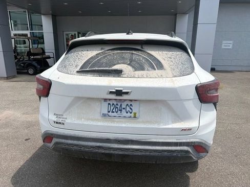 Used 2025 Chevrolet Trax RS w/ Sunroof Package FWD image 19