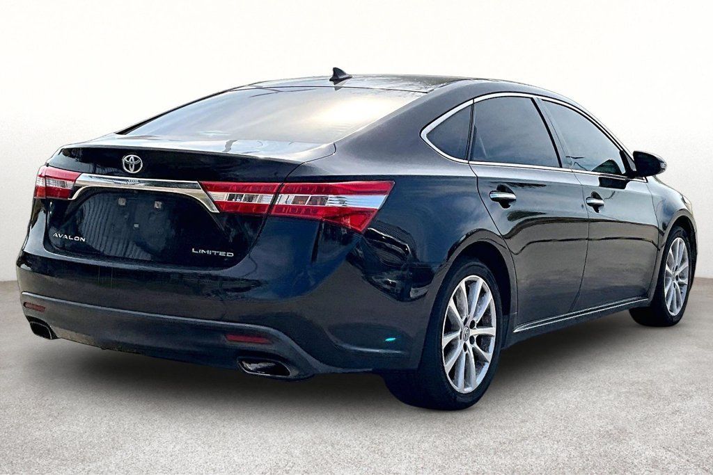 Used 2013 Toyota Avalon Limited w/ Technology Pkg FWD image 13