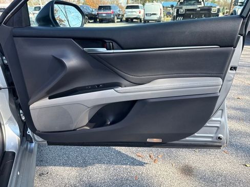 Used 2018 Toyota Camry L image 18