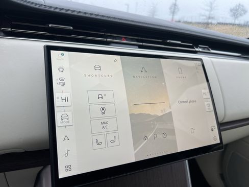 Used 2025 Land Rover Range Rover Long Wheelbase SE image 26