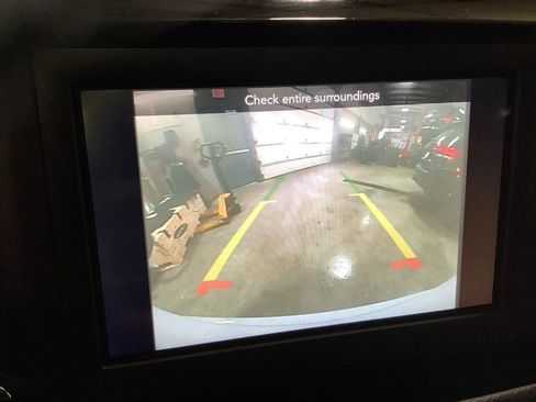 Used 2019 Chrysler Pacifica Touring-L image 38