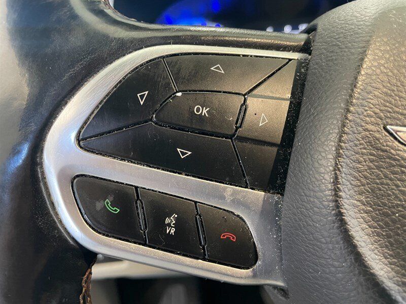 Used 2019 Chrysler Pacifica Touring-L FWD image 10