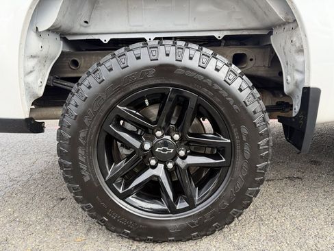 Used 2021 Chevrolet Silverado 1500 LT Trail Boss w/ LPO, Dark Essentials Package image 10