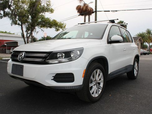 Used 2017 Volkswagen Tiguan Limited w/ Premium Package FWD image 2