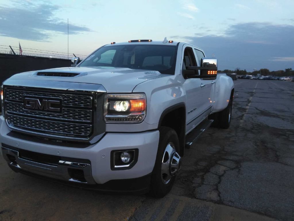 Used 2018 GMC Sierra 3500 Denali AWD/4WD image 2