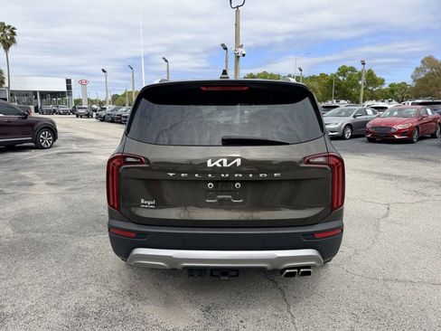 Used 2022 Kia Telluride EX w/ EX Premium Package image 5