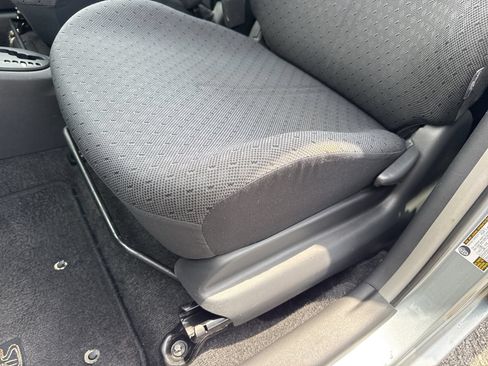 Used 2009 Toyota Yaris 4-Door Hatchback FWD image 15