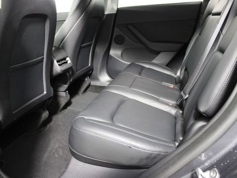 Used 2021 Tesla Model Y Long Range image 17