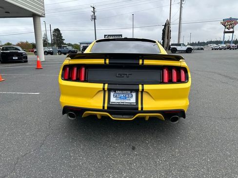 Used 2017 Ford Mustang GT Premium w/ GT Performance Package image 4