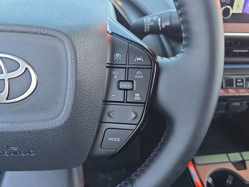 Certified 2025 Toyota Prius XLE image 22