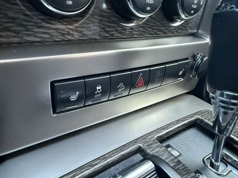 Used 2012 Jeep Liberty Limited Jet w/ Comfort/Convenience Group image 22