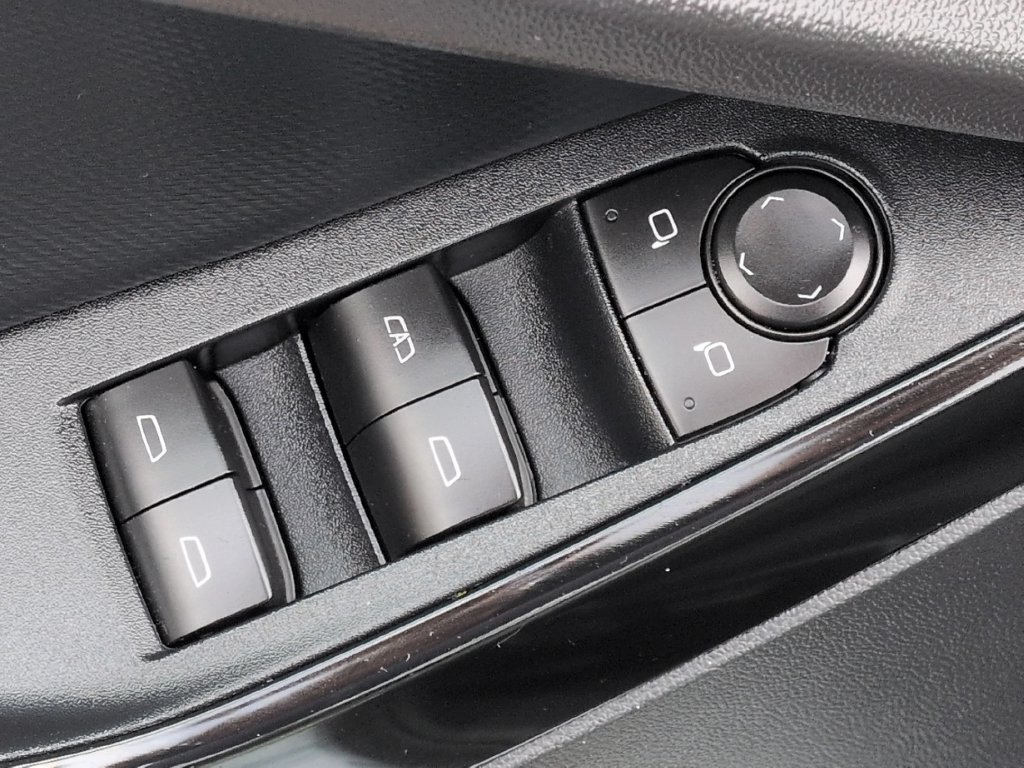 Used 2026 Chevrolet Equinox LT AWD/4WD image 13