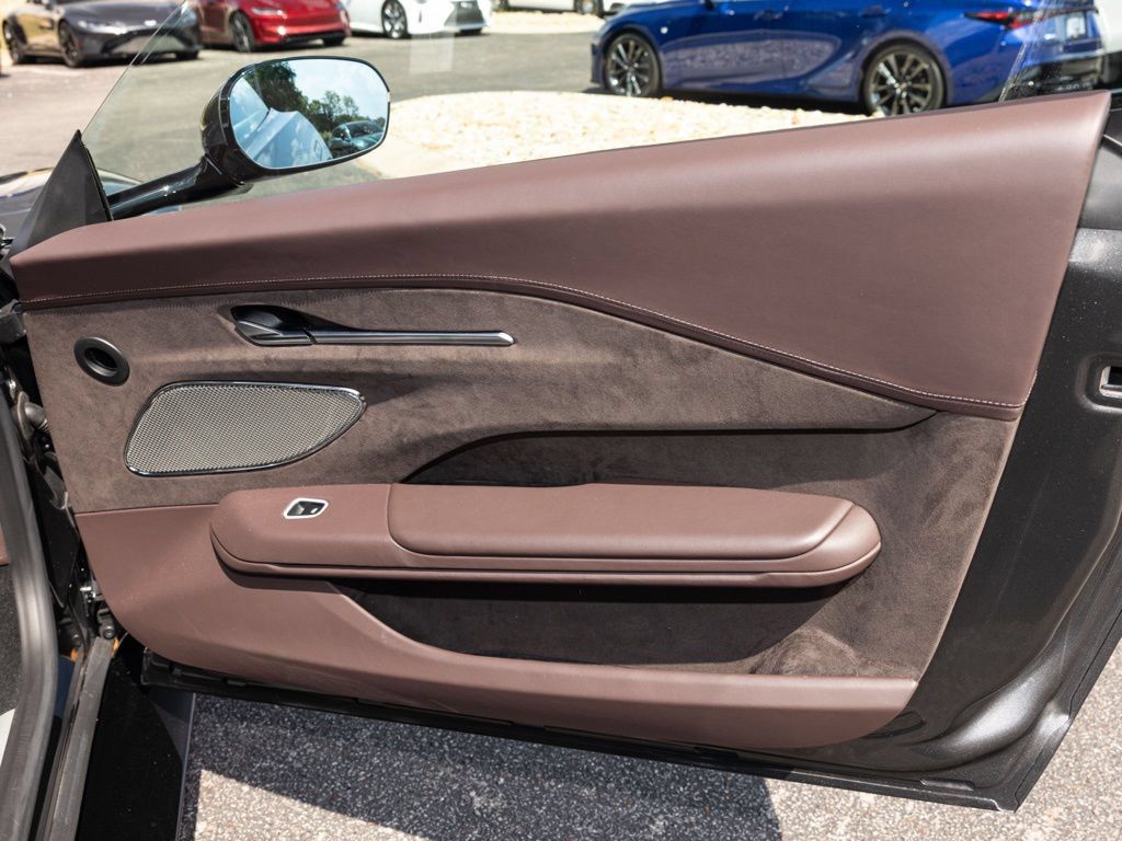 Used 2025 Aston Martin V8 Vantage Coupe RWD image 45
