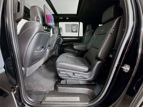 Used 2025 Cadillac Escalade ESV V AWD/4WD image 21