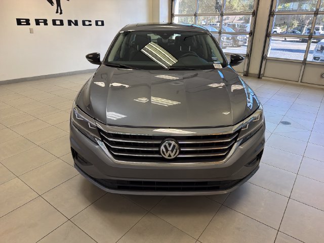 Used 2022 Volkswagen Passat 2.0T FWD image 2