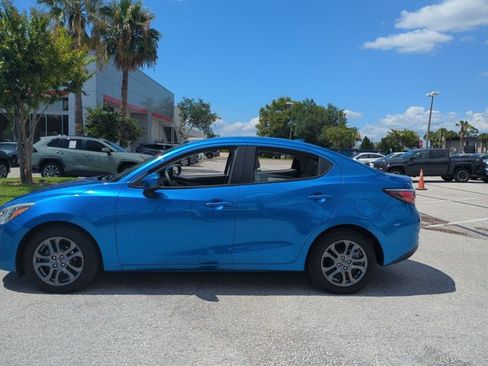 Certified 2019 Toyota Yaris LE FWD image 9