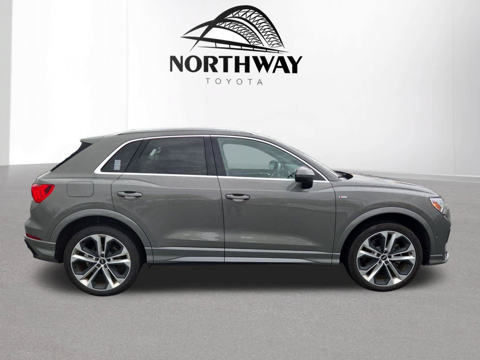 Used 2021 Audi Q3 2.0T Premium Plus w/ Premium Plus Package AWD/4WD image 2