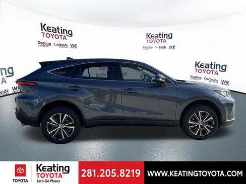 Used 2024 Toyota Venza LE image 2