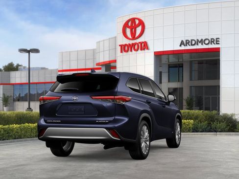 New 2026 Toyota Highlander Platinum image 9