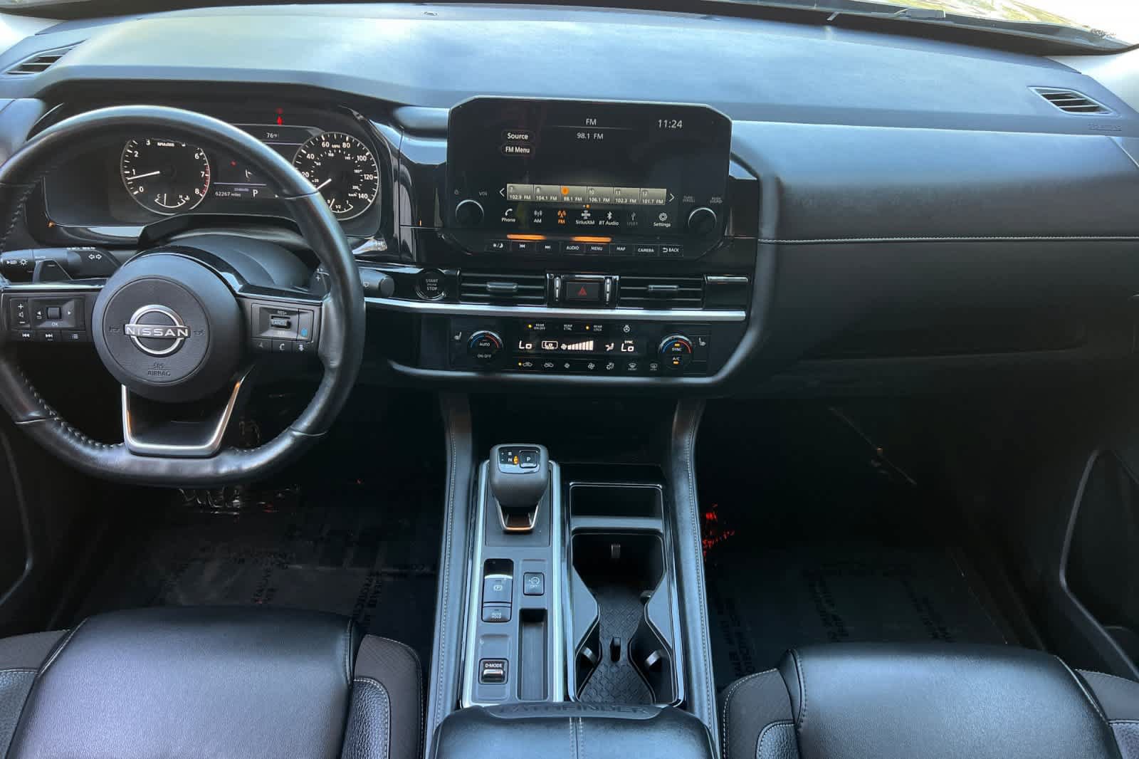 Used 2025 Nissan Pathfinder SL FWD image 4