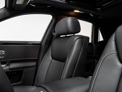 Used 2015 Rolls-Royce Ghost image 14