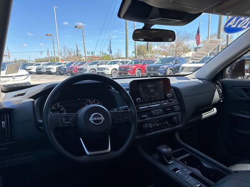 Certified 2024 Nissan Pathfinder S image 10