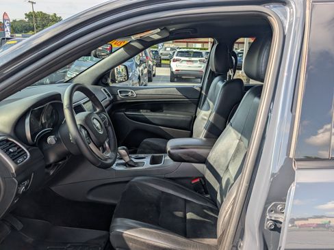 Used 2018 Jeep Grand Cherokee Altitude AWD/4WD image 15